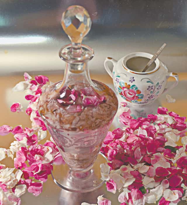 قیمت خرید گلاب اصل کاشان + فروش ویژه